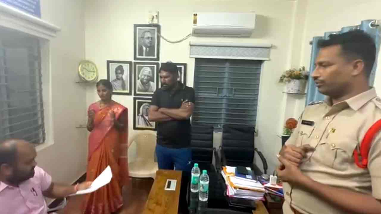 Nalgonda | గ్లాసులో ఉచ్చ పోసి తాగించారు.. కాంగ్రెస్ నాయకుల అరాచకంపై సర్పంచ్ అభ్యర్థి భర్త ఆవేదన