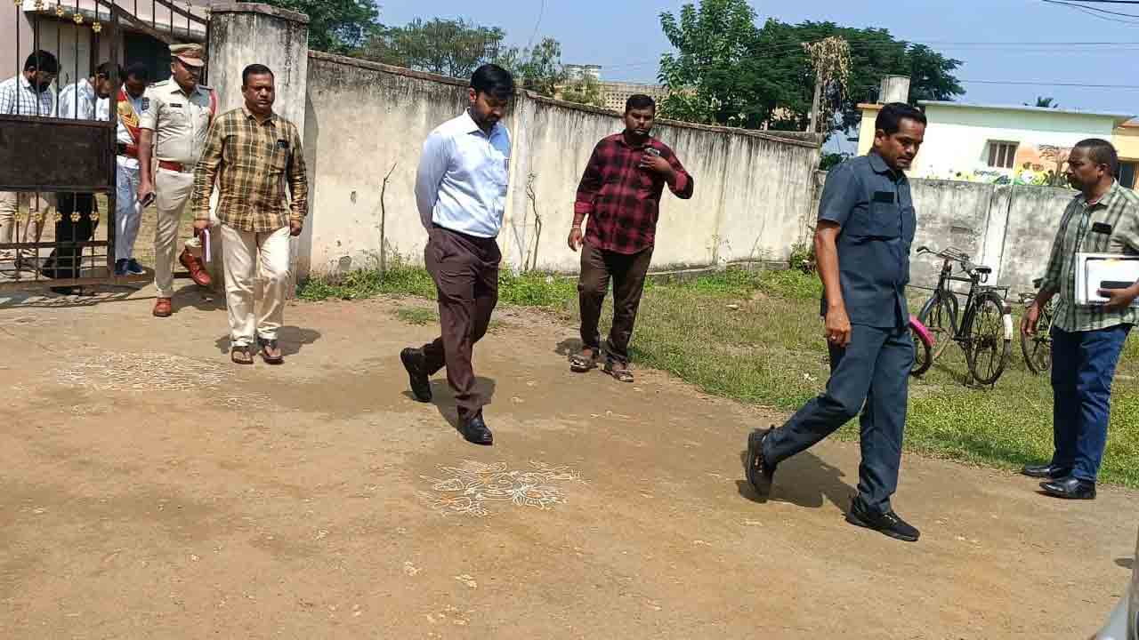 Narasimhapet | నర్సింహులపేటలో పాఠశాలలను తనిఖీ చేసిన కలెక్టర్ అద్వైత్ కుమార్ సింగ్