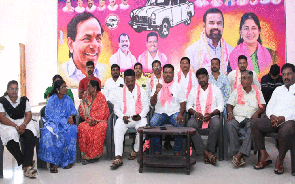 Yadagirigutta : పాత గుట్ట రోడ్డు బాధితులను ప్రభుత్వం ఆదుకోవాలి : పాపట్ల నరహరి