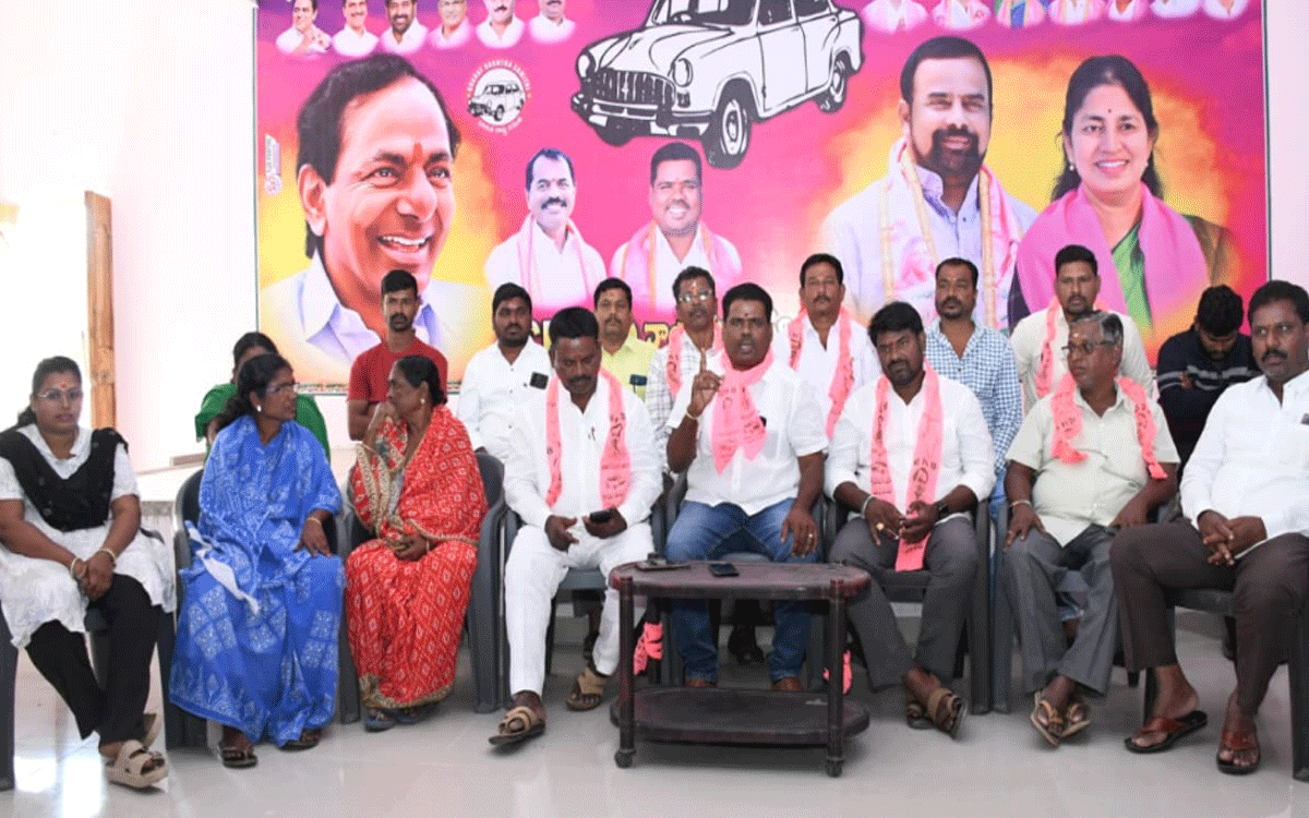 Yadagirigutta : పాత గుట్ట రోడ్డు బాధితులను ప్రభుత్వం ఆదుకోవాలి : పాపట్ల నరహరి