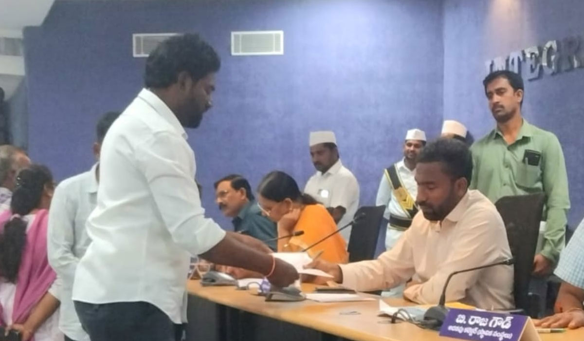 NARENDER REDDY | విద్యార్థులను వేధిస్తున్న ఆల్ఫోర్స్ కళాశాలపై చర్యలు తీసుకోవాలి.. కలెక్టర్ ను కోరిన ముఖేష్ ఖన్నా