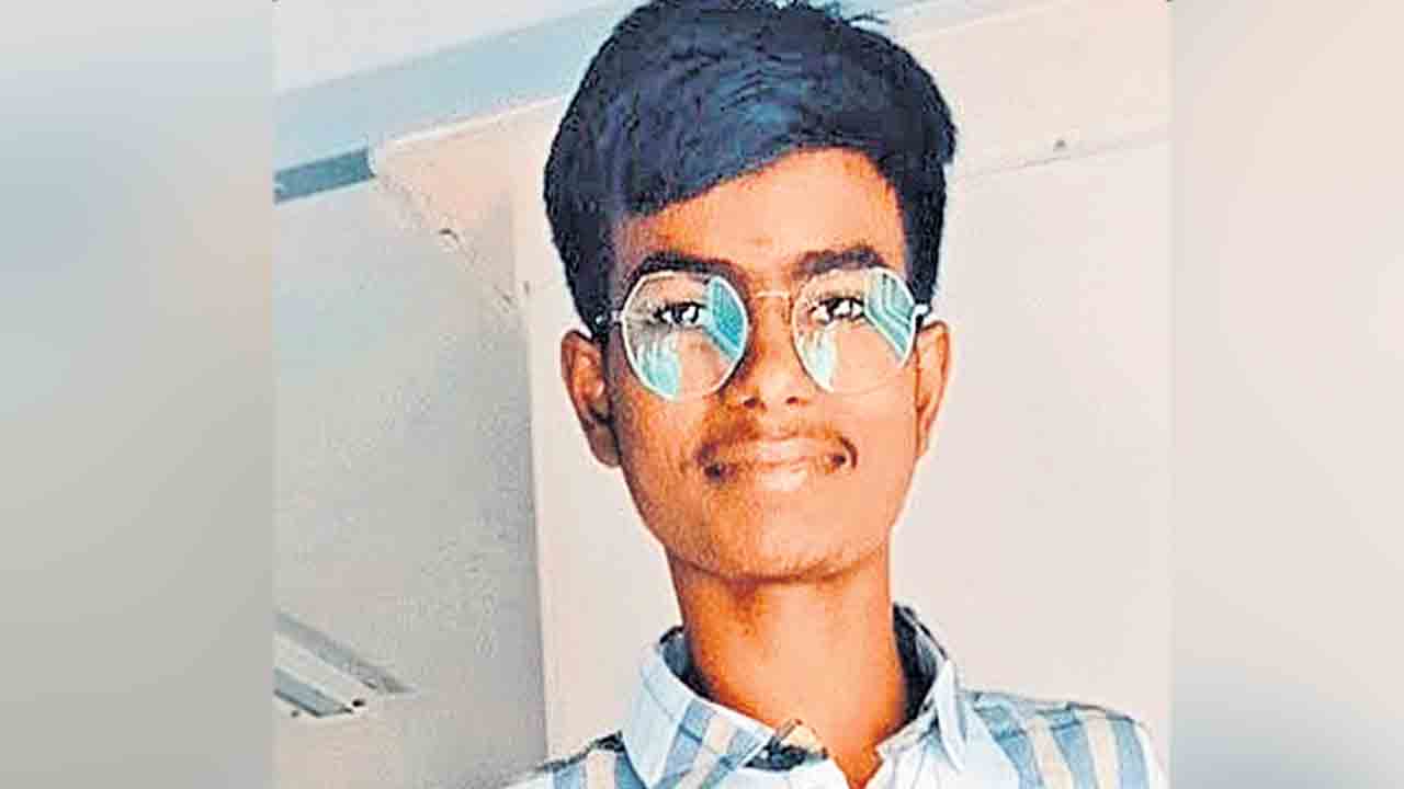 కాలువలో పడి గురుకుల విద్యార్థి మృతి