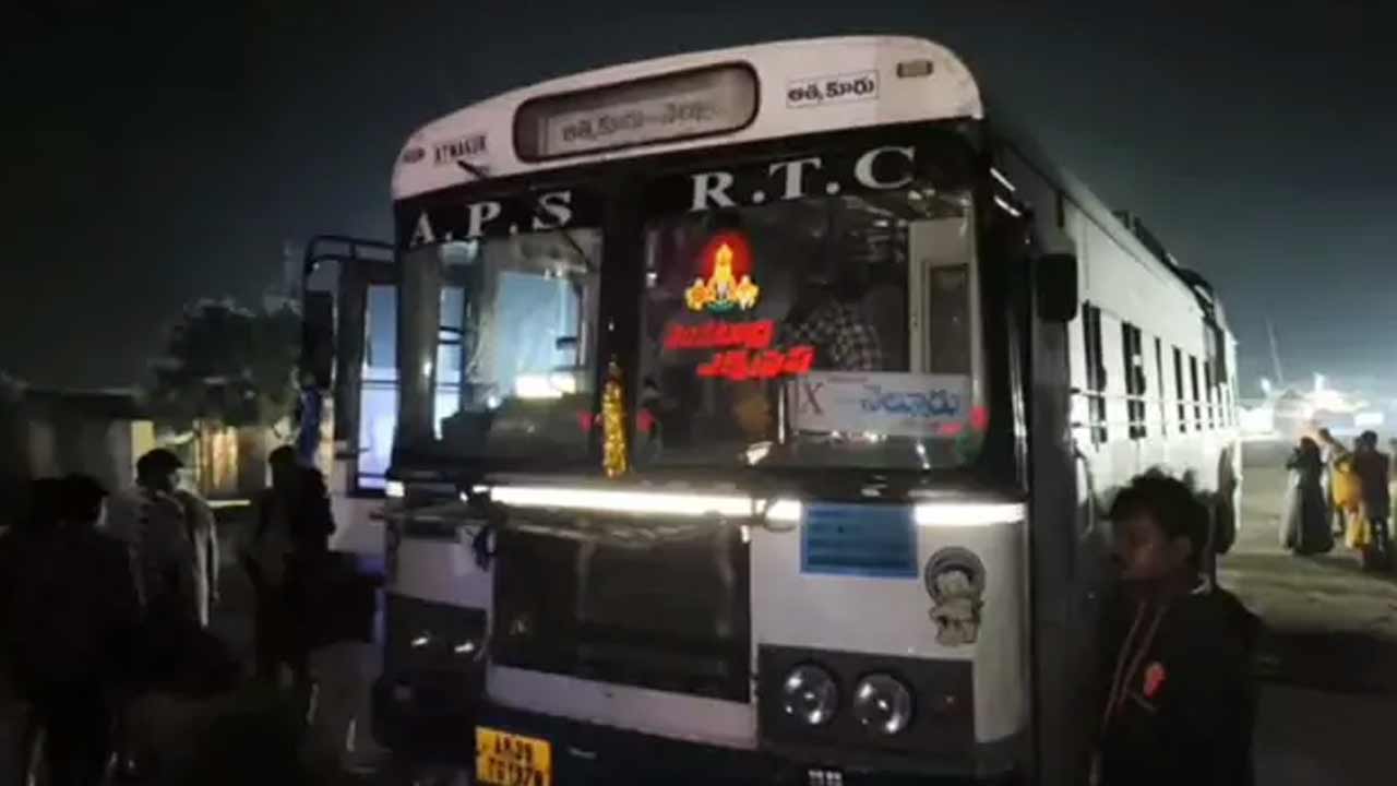 Nellore | కానిస్టేబుల్‌ అలర్ట్‌.. ఆర్టీసీ బస్సుకు తప్పిన పెను ప్రమాదం