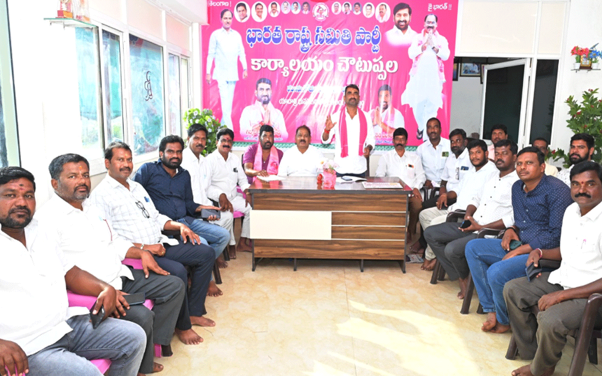 Choutuppal : స్థానిక సంస్థల ఎన్నికల్లో బీఆర్ఎస్‌ సత్తా చాటాలి : గిర్కటి నిరంజన్ గౌడ్