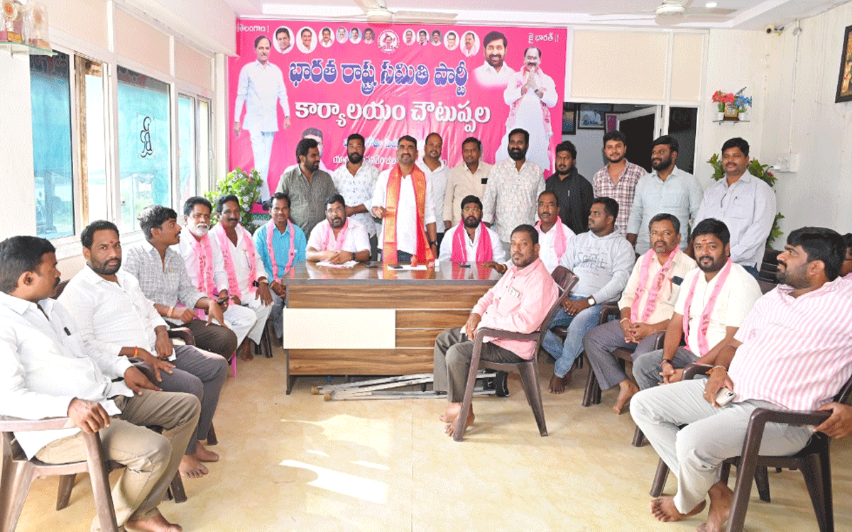 Choutuppal : కాంగ్రెస్ నాయకులు నీతిమాలిన రాజకీయాలు మానుకోవాలి : గిర్కటి నిరంజన్ గౌడ్