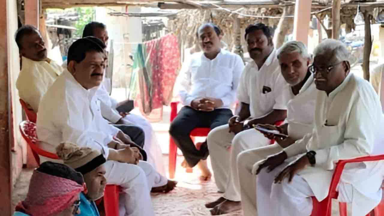 CCI | నేరడిగోండలో పత్తి కొనుగోళ్లలో సీసీఐ వైఖరికి నిరసనగా రైతుల ఆందోళన