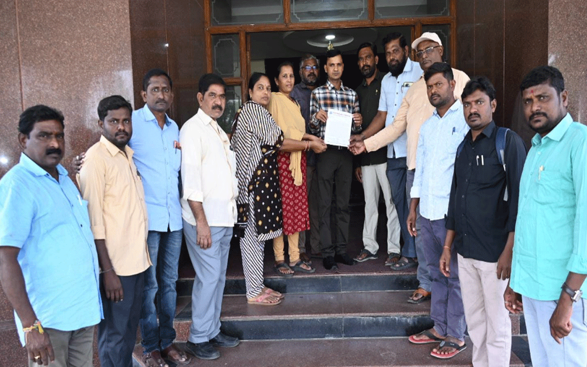 Nilagiri : ‘జర్నలిస్టుల సమస్యలు పరిష్కరించాలి’