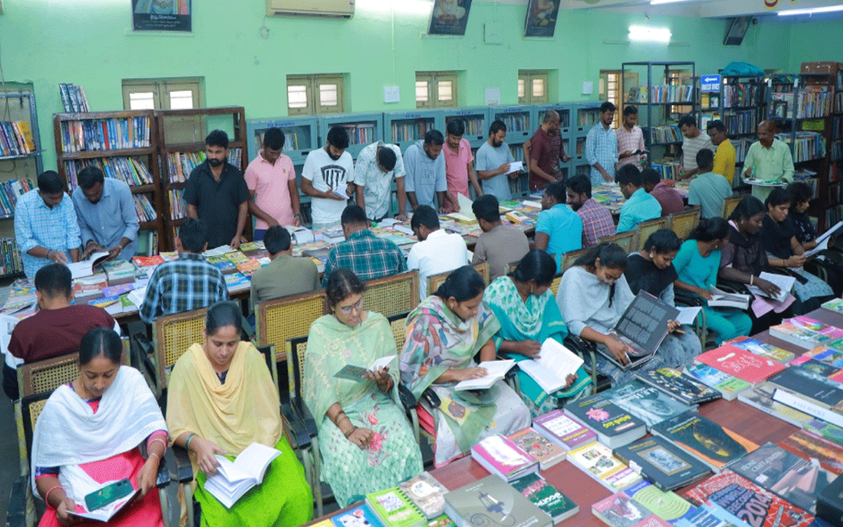 Ramagiri : పుస్తకం హస్త భూషణం : జిల్లా గ్రంథాలయ సంస్థ చైర్మన్ హఫీజ్ ఖాన్