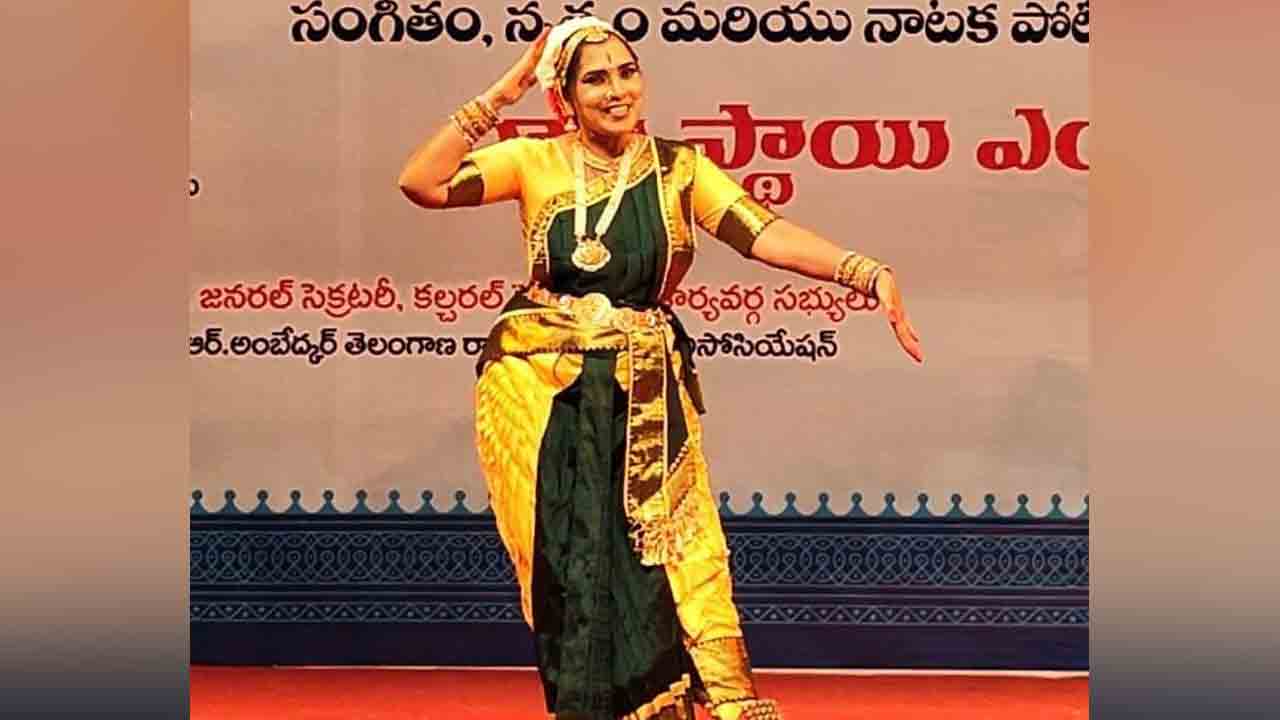 Kasipeta | ఆకట్టుకున్నహెచ్ఎం శారద శాస్త్రీయ నృత్య ప్రదర్శన