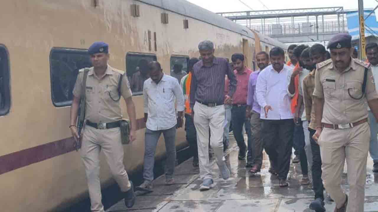 Odela railway station | ఓదెల రైల్వే స్టేషన్‌ను అభివృద్ధి చేయాలని డీఆర్‌ఎంకు వినతి