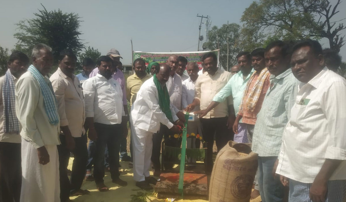 PACS Purchase centers | దళారి వ్యవస్థను నిర్మూలించేందుకే కొనుగోలు కేంద్రాల ఏర్పాటు.. పెద్దపల్లి పీఏసీఎస్‌ చైర్మన్‌ నర్సింహారెడ్డి