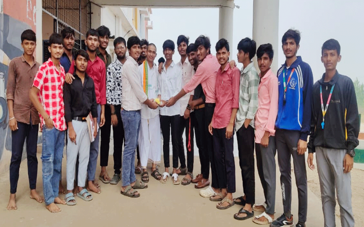 Peddavoora : పెద్ద‌వూర గిరిజ‌న గురుకుల పాఠ‌శాల‌లో స్వ‌ప‌రిపాల‌న దినోత్స‌వం