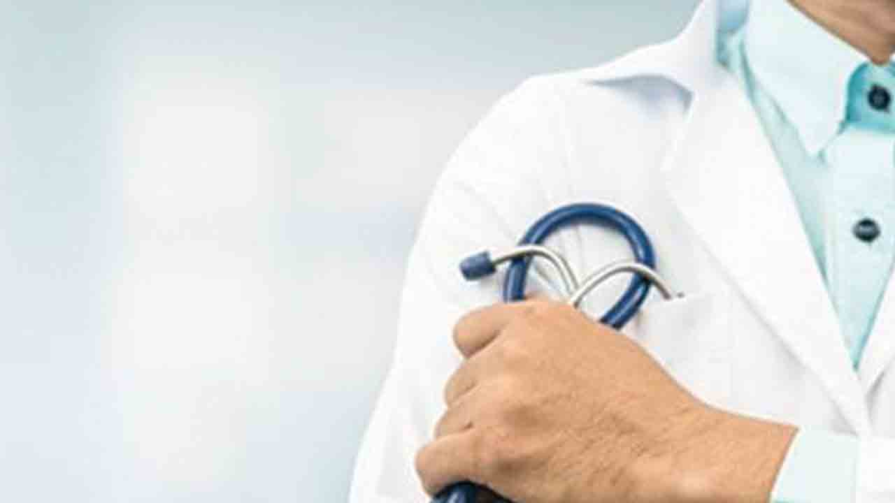 సీనియర్‌ రెసిడెంట్ల పోస్టింగ్స్‌లో పైరవీలు!