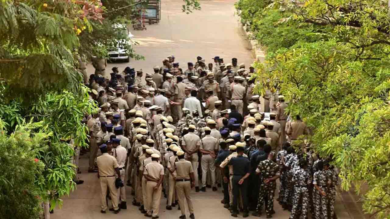 Jubilee Hills By Poll | రేపే జూబ్లీహిల్స్ ఓట్ల లెక్కింపు.. కోట్ల విజ‌య్ భాస్క‌ర్ రెడ్డి స్టేడియం వ‌ద్ద భ‌ద్ర‌త క‌ట్టుదిట్టం