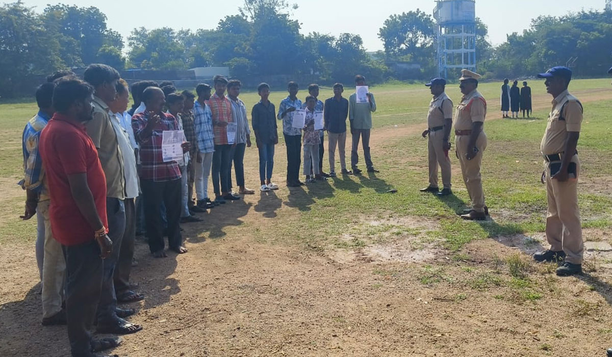 cyber crimes | సైబర్ నేరాల పట్ల అప్రమత్తంగా ఉండాలి.. ఎస్సై అశోక్‌ రెడ్డి