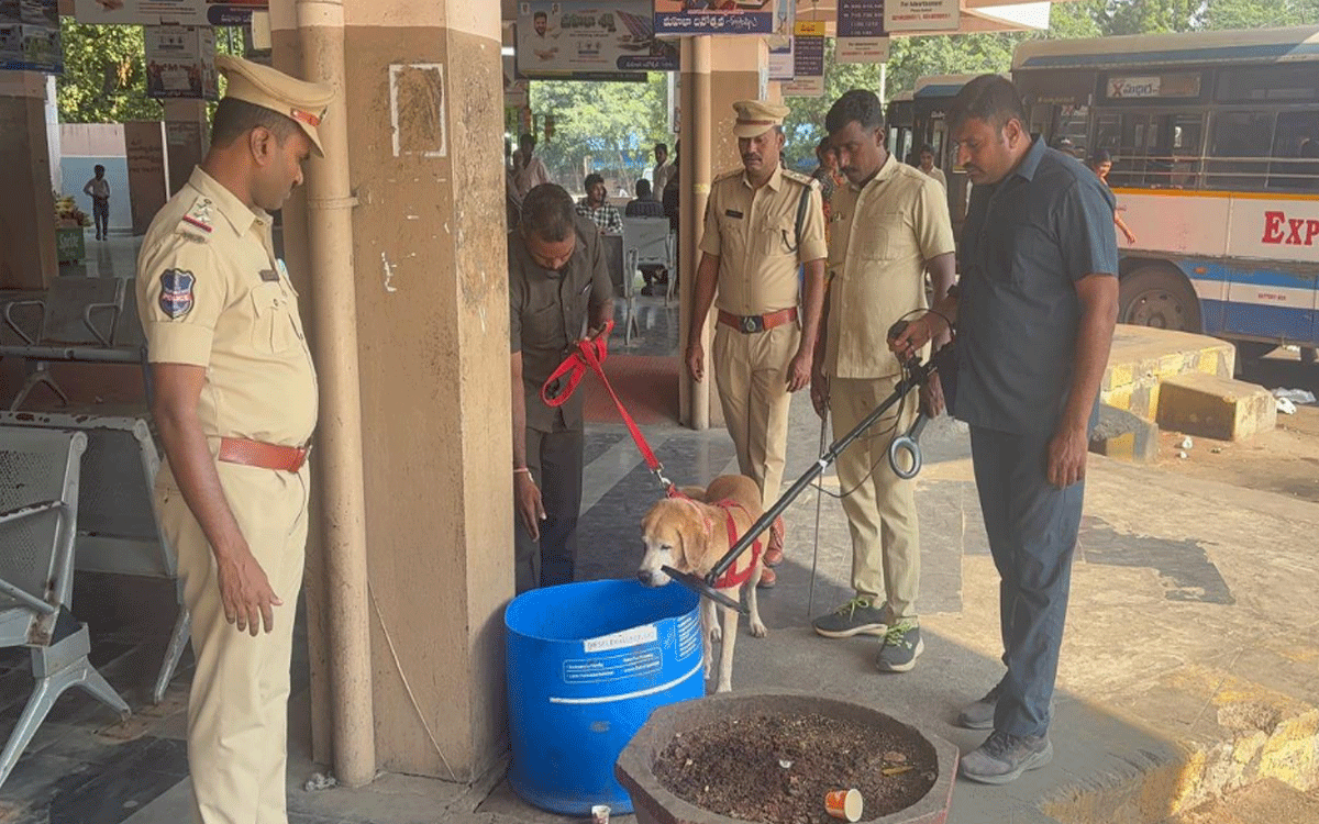 Suryapet Town : సూర్యాపేట‌లో భ‌ద్రాతా సిబ్బంది విస్తృత తనిఖీలు