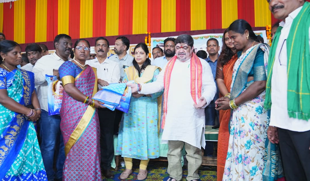 Ponnam Prabhakar | మహిళలు అన్ని రంగాల్లో రాణించాలి.. రాష్ట్ర రవాణా, బీసీ సంక్షేమ శాఖ మంత్రి పొన్నం ప్రభాకర్