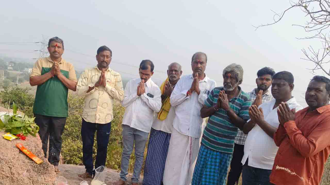 Sultanabad Rural | హనుమాన్ విగ్రహ ప్రతిష్టాపనకు భూమి పూజ