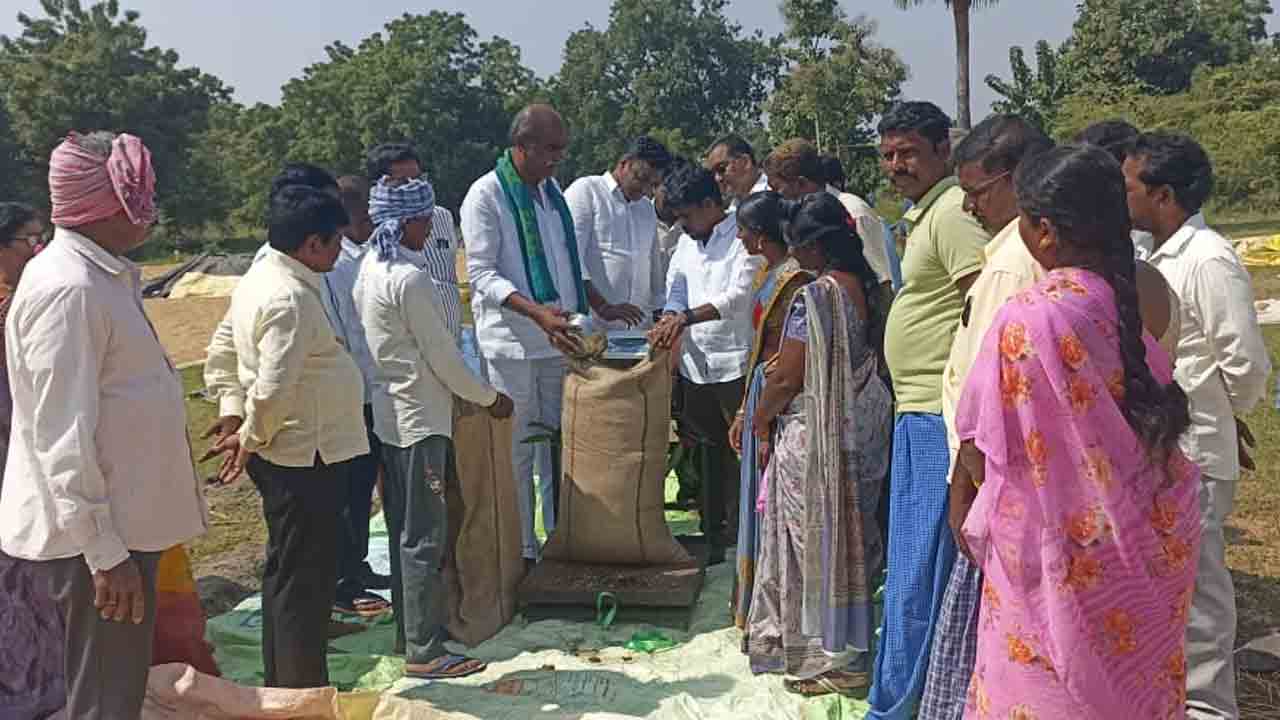 Grain purchase centers | ధాన్యం కొనుగోలు కేంద్రాలను ప్రారంభించిన ప్రకాష్ రావు