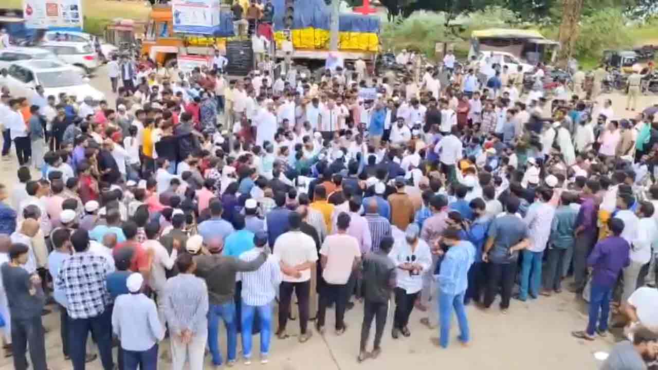 Chevella | చేవెళ్ల రోడ్డు బాగు చేయాల‌ని ధ‌ర్నా.. 25 మందిపై కేసు న‌మోదు