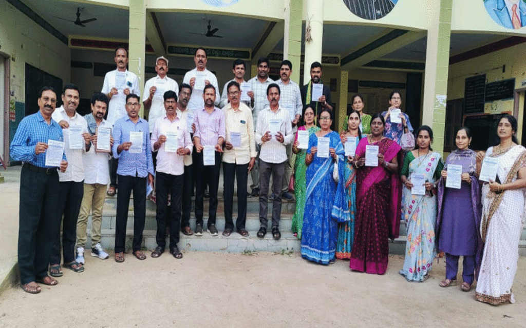 Madhira : పెండింగ్ బిల్లులు, డీఏలు, పీఆర్సీ బకాయిల కోసం పీఆర్‌టీయూ ఉద్యమ బాట