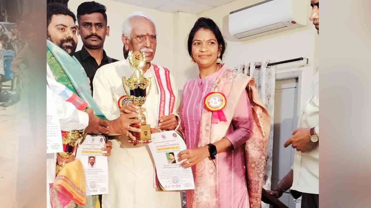 Putta Janaki | పుట్ట జానకికి మహిళా లెజెండరీ అవార్డు