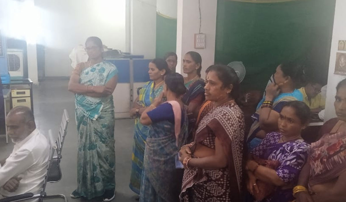 Ramagundam Baldia | రామగుండం బల్దియాలో మహిళా కార్మికుల ప్రక్షాళన