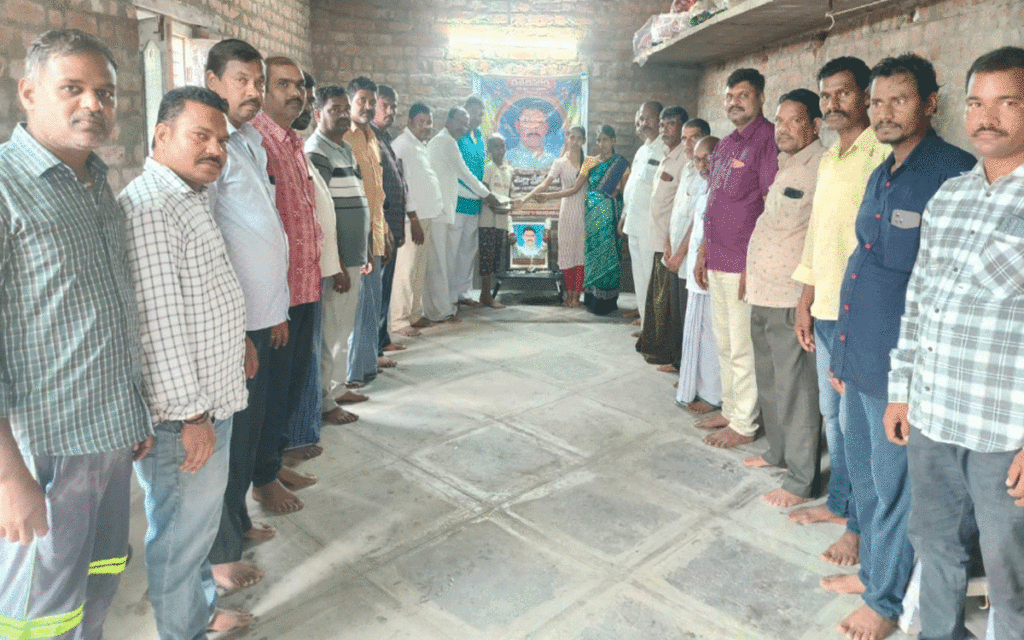 Ramannapet : చలమల్ల శ్రీనివాస్ కుటుంబానికి ఆర్థిక సాయం