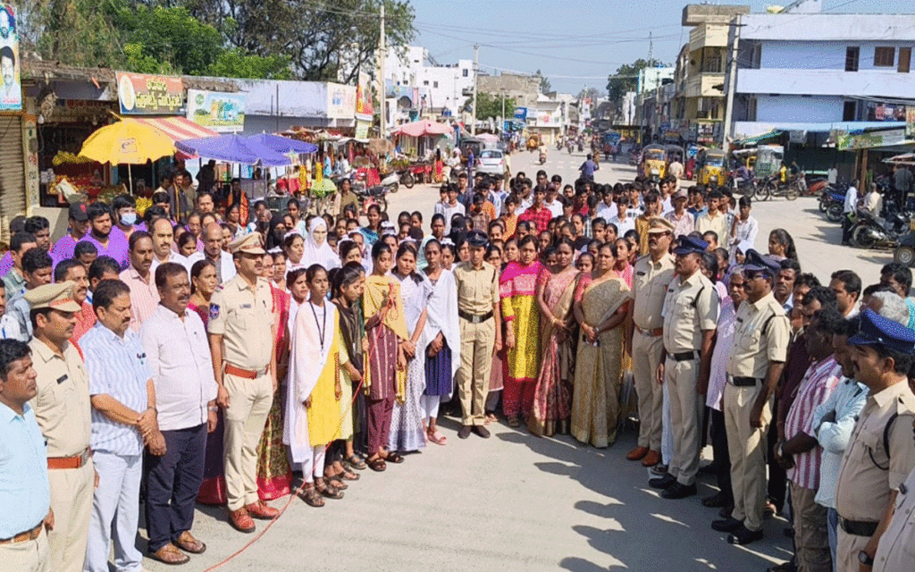 Ramannapet : దేశ సమైక్యతకు కృషి చేయాలి : తాసీల్దార్ లాల్ బ‌హ‌దూర్‌