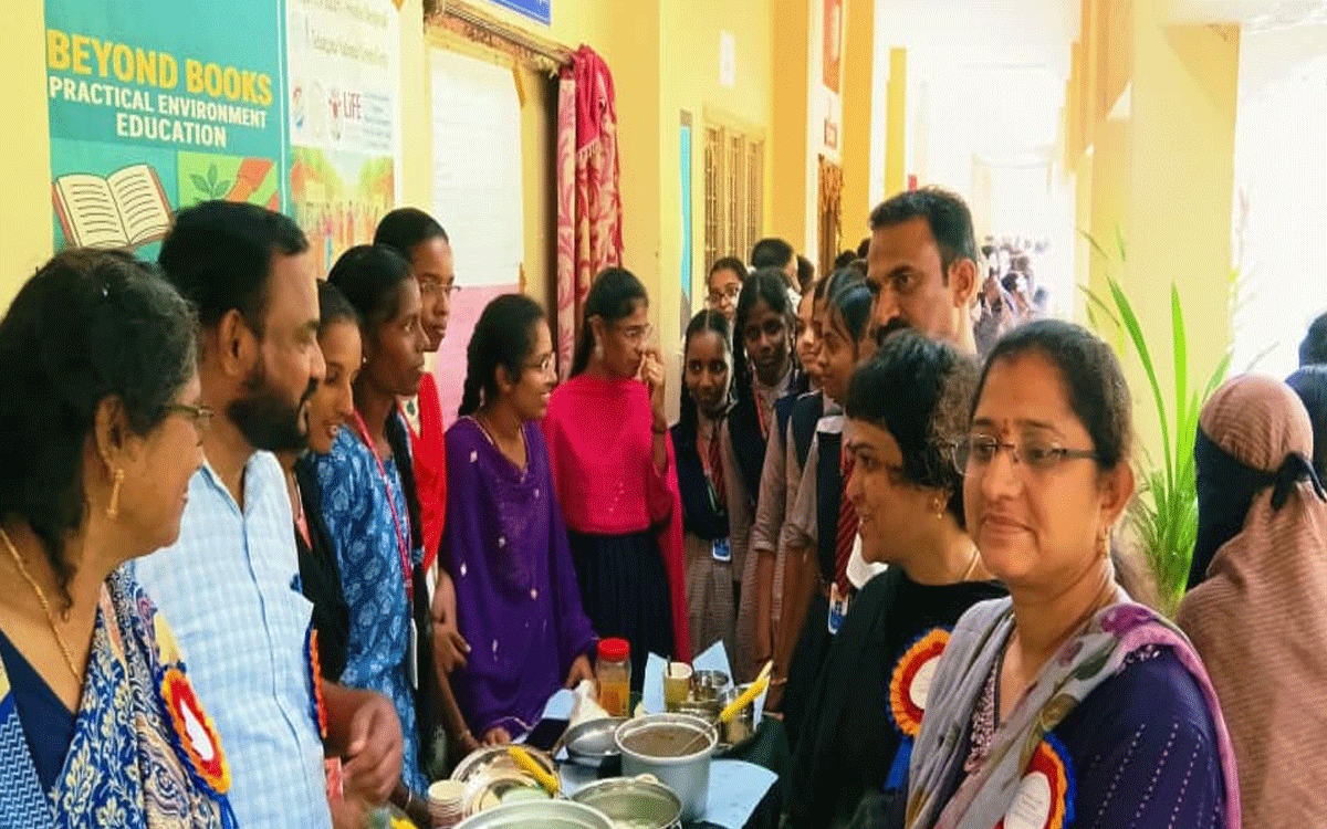 Ramannapet : 'విద్యార్థుల్లో వ్యాపార నైపుణ్యం, పర్యావరణ స్పృహ పెంపు లక్ష్యంగా ఎకో బజార్'