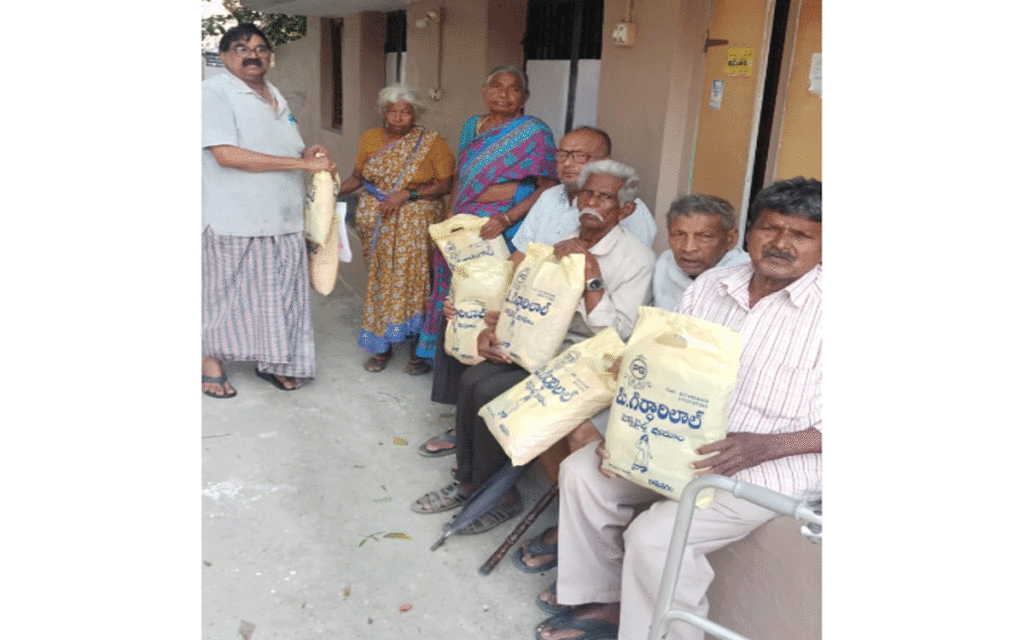 Ramavaram : దివ్యాంగుల‌కు దుప్ప‌ట్లు పంపిణీ