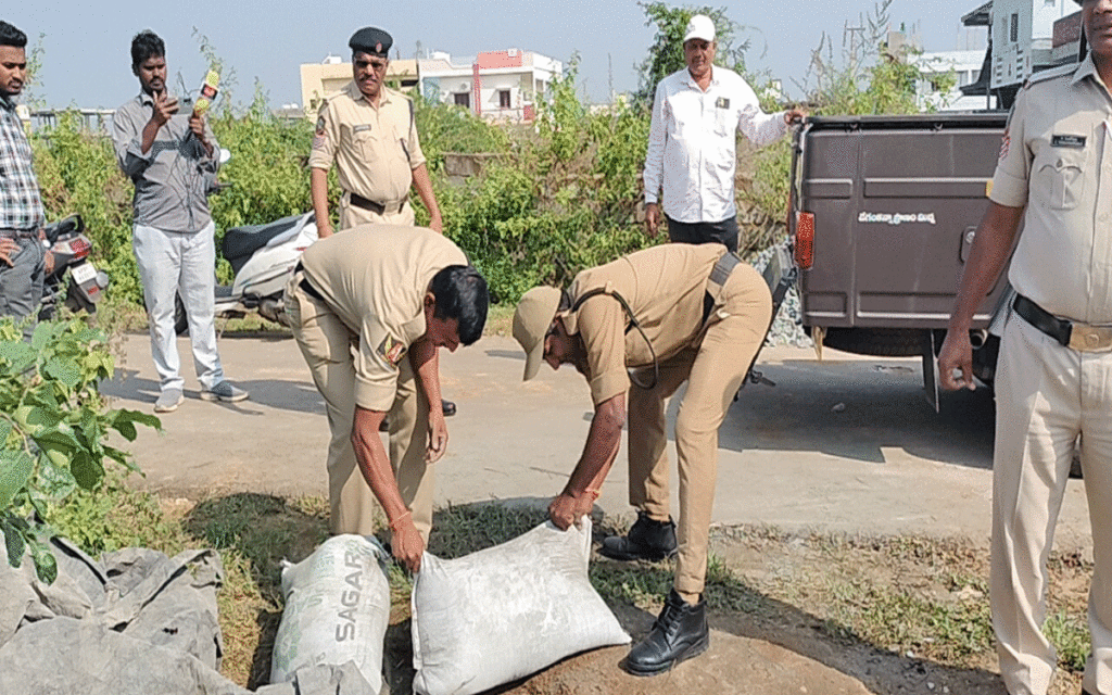 Ramavaram ; అక్రమంగా తరలించిన సిమెంట్‌ స్వాధీనం