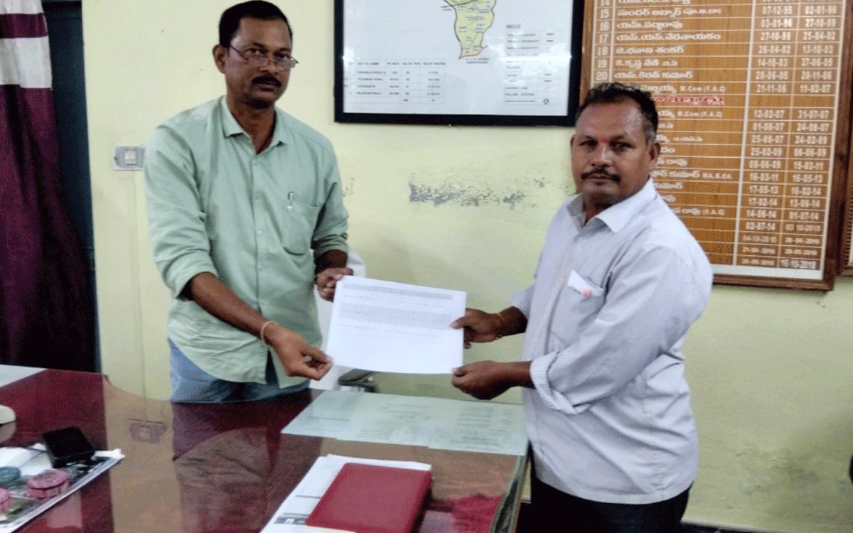 Khammam Rural : కలెక్టర్ అనుదీప్ దూరిశెట్టి ఆదేశాలతో ఎన్నారైకు పాస్‌బుక్ జారీ