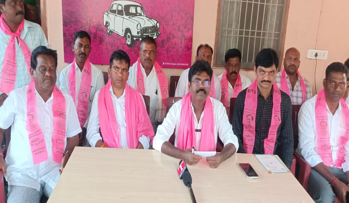 Rasamai Balakishan | కాంగ్రెస్ పార్టీ రైతులను అన్ని రంగాల్లో నట్టేట ముంచుతోంది.. మానకొండూరు మాజీ ఎమ్మెల్యే రసమయి బాలకిషన్