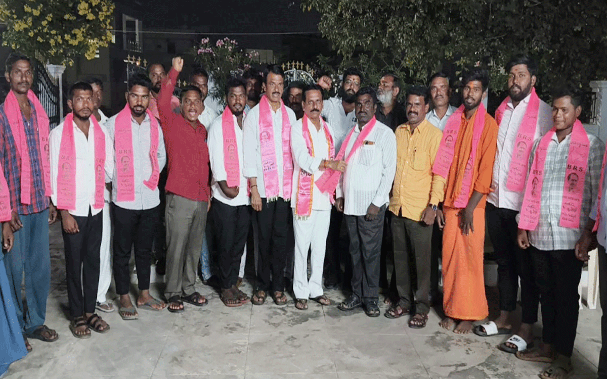 Devarakonda ; స్థానిక సంస్థల ఎన్నికల్లో కాంగ్రెస్ మోసాల్ని ఎండకట్టాలి : మాజీ ఎమ్మెల్యే రవీంద్ర కుమార్