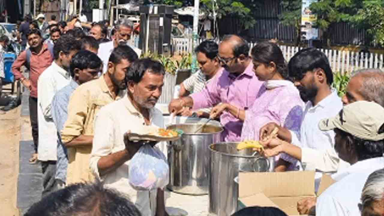 Ready to Serve Foundation | పేదవారికి అండగా రెడీ టు సర్వ్‌ ఫౌండేషన్‌