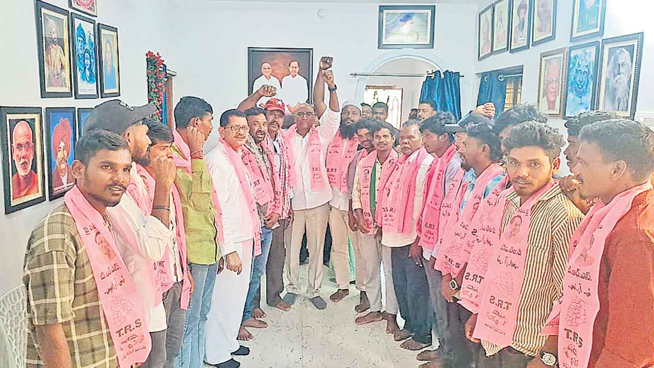 స్థానికంలో కాంగ్రెస్‌, బీజేపీకి గుణపాఠం తప్పదు