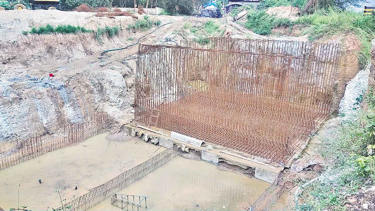 నత్తనడకన ఆర్‌యూబీ పనులు