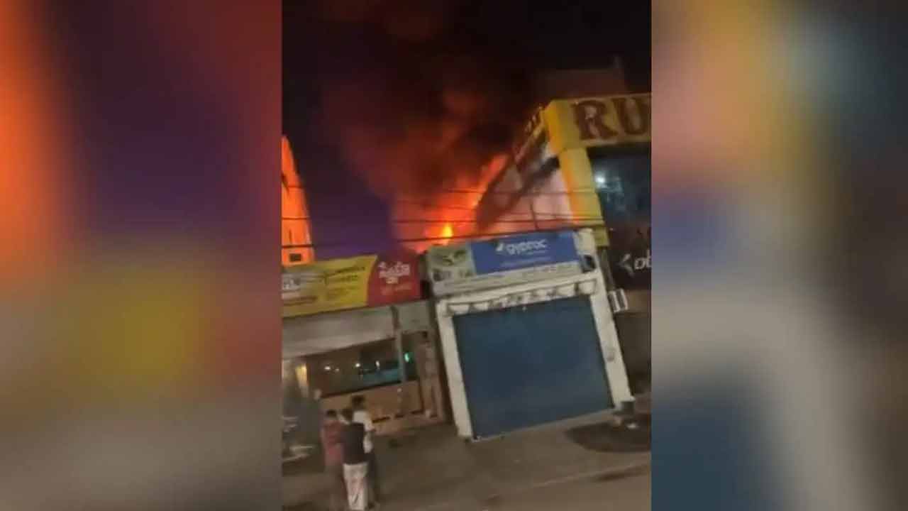 Hyderabad | హ‌ఫీజ్‌పేట్‌లో భారీ అగ్నిప్ర‌మాదం