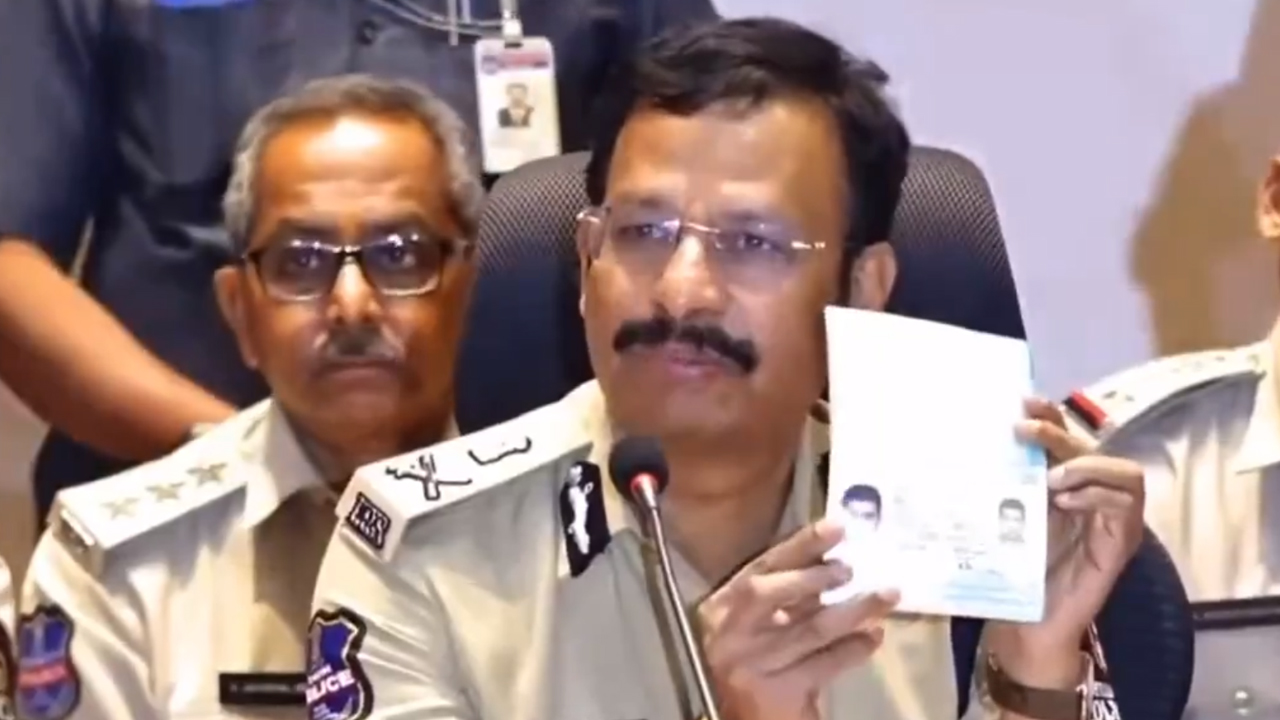 CP Sajjanar | ఐబొమ్మ రవి వద్ద 50 లక్షల మంది సబ్‌స్క్రైబర్ల డేటా.. హార్డ్‌ డిస్క్‌లో 21 వేల సినిమాలు: సీపీ సజ్జనార్‌