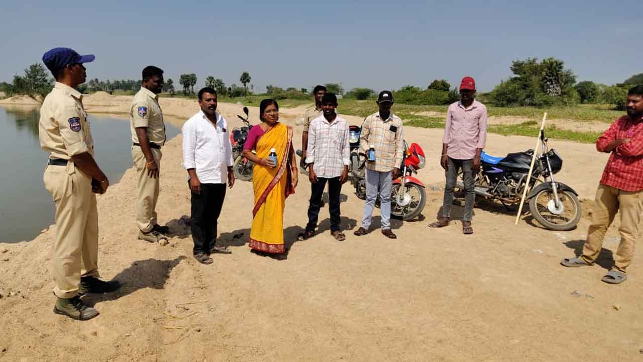 పొలాలను పడావు చేస్తారా?