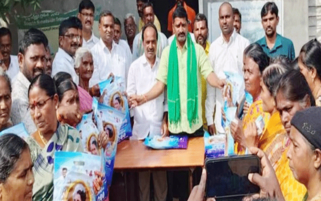 Nidamanoor : మహిళల అభ్యున్నతే ప్రభుత్వ ధ్యేయం : మార్కెట్ చైర్మన్ సత్యం