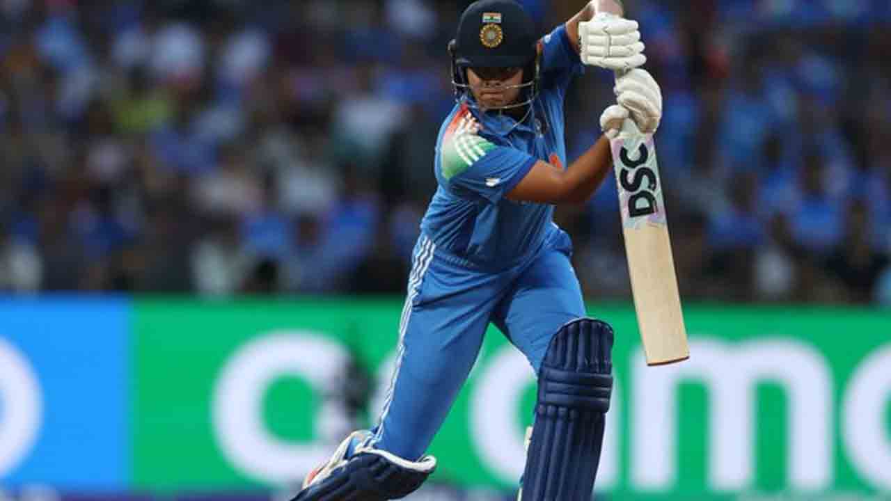 World Cup Final | మంధాన ఔట్.. హాఫ్ సెంచరీ బాదేసిన షఫాలీ