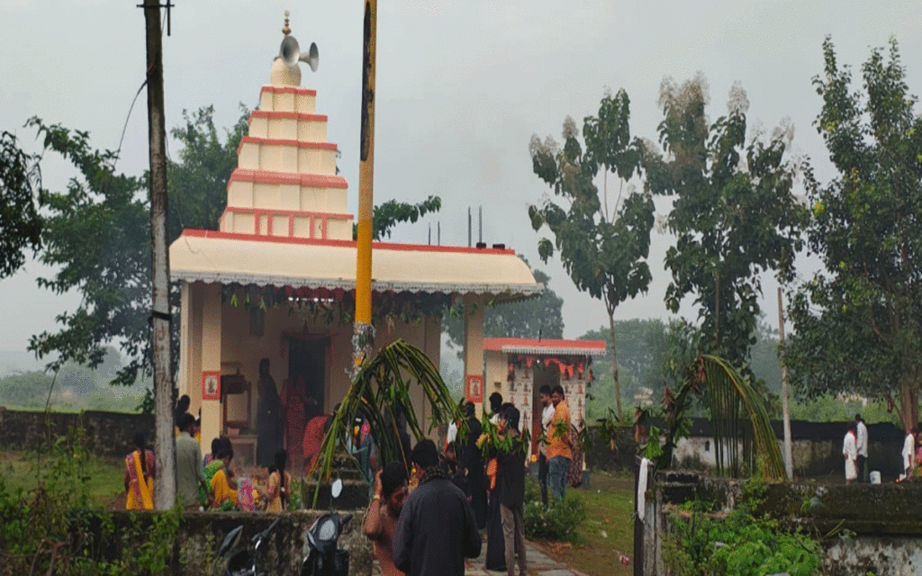 Karepally : బంజర శివాలయ భూములను ఆక్రమిస్తే చర్యలు : ఈఓ వేణుగోపాలచార్యులు