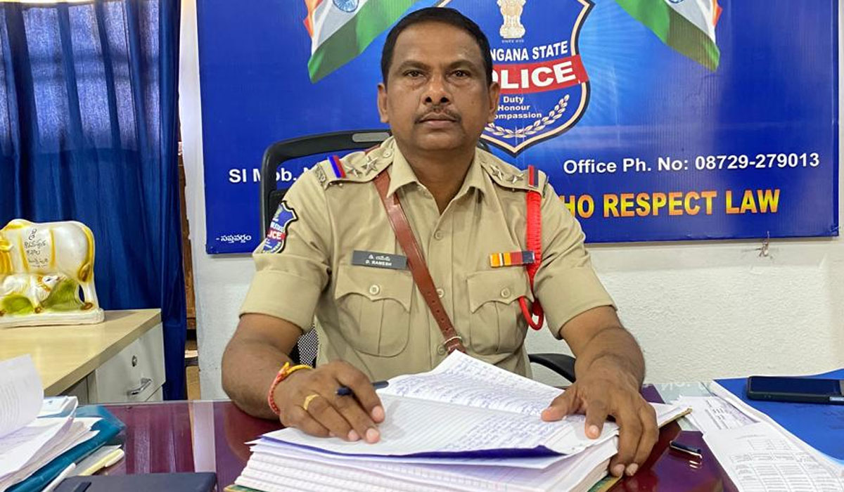 Strict Action | సోషల్ మీడియాలో తప్పుడు పోస్టులు పెడితే కఠిన చర్యలు.. మంథని ఎస్సై డేగ రమేష్