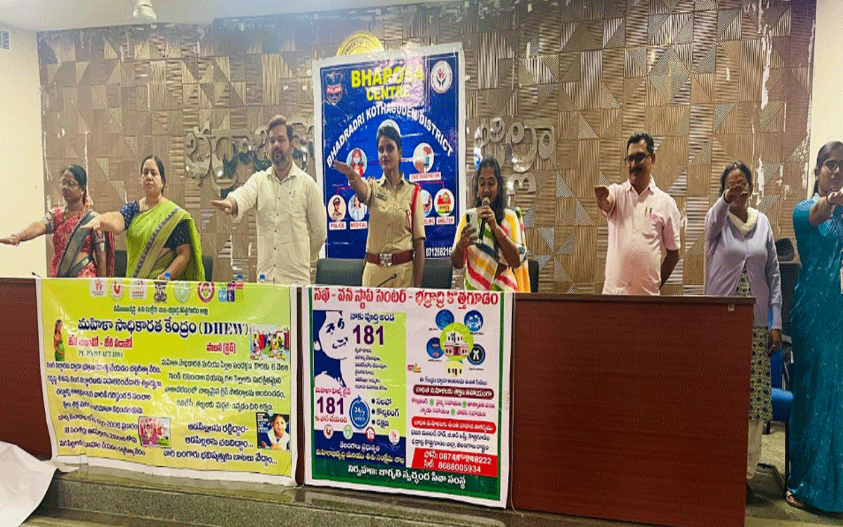 Bhadradri Kothagudem : మహిళలు చట్టాలపై అవగాహన కలిగి ఉండాలి : ఎస్ఐ చల్ల అరుణ