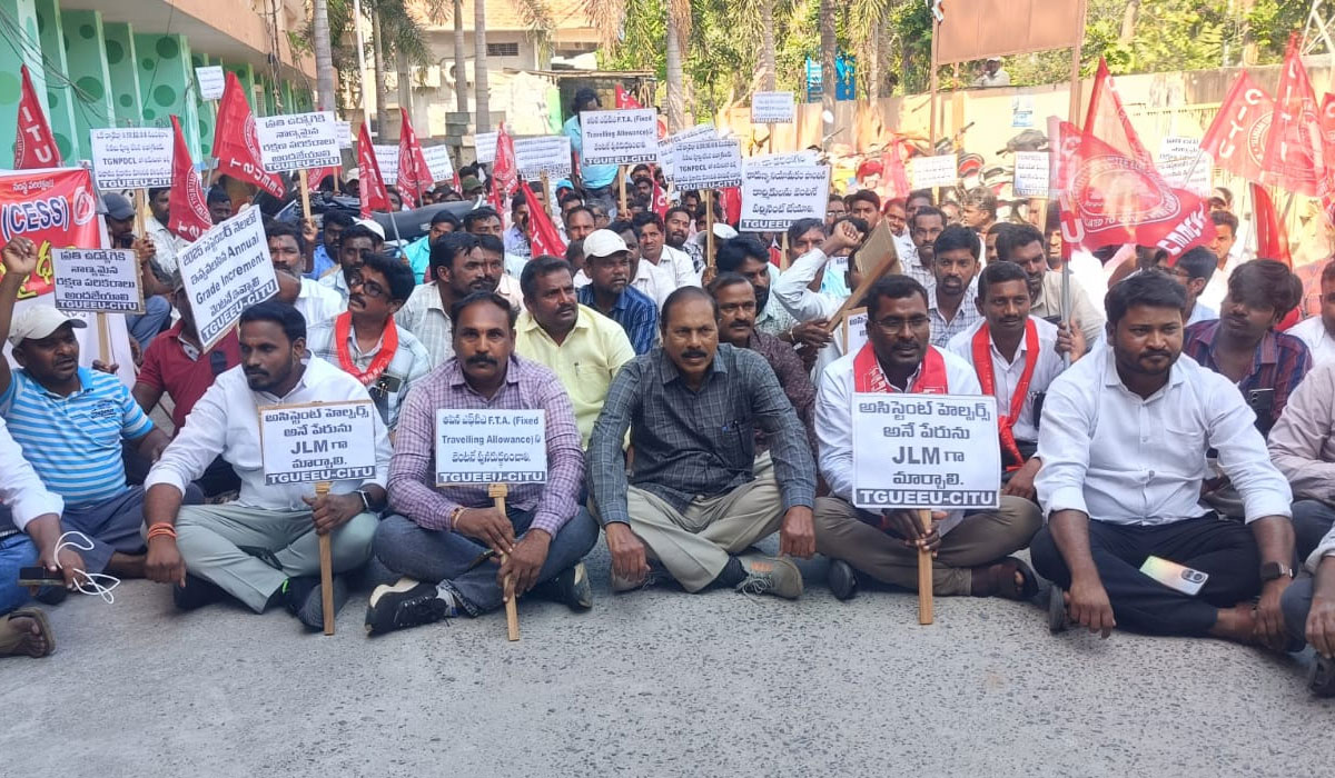 SIRICILLA | సమస్యలు పరిష్కరించకపోతే సమ్మె బాటపడుతాం.. తెలంగాణ స్టేట్ యూనైటెడ్ ఎలక్ట్రిసిటి ఎంప్లాయిస్ యూనియన్ రాష్ట్ర అధ్యక్షుడు ఈశ్వర్ రావు