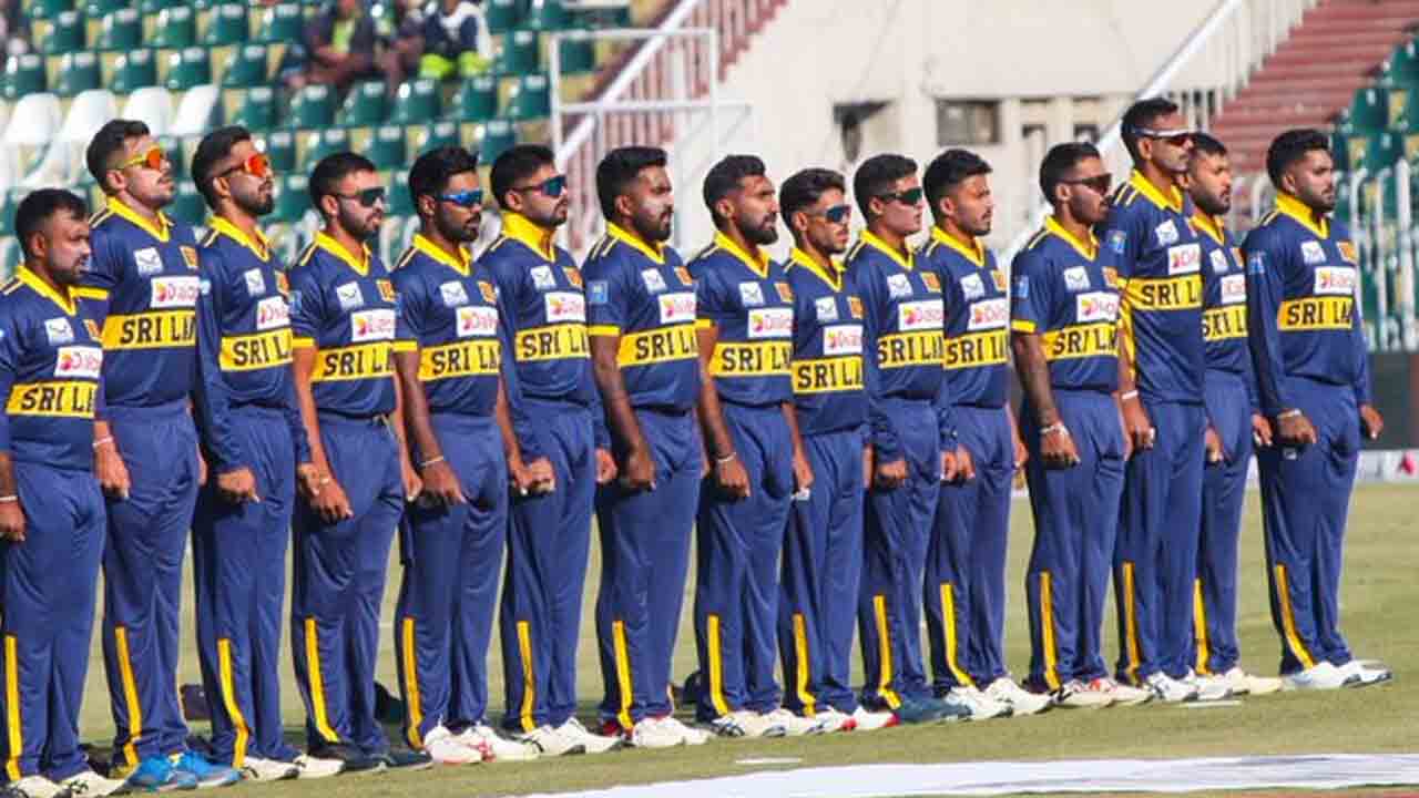 Srilanka Cricket | బాంబ్ పేలుడుతో భయంభయంగా.. ముక్కోణపు సిరీస్‌ నుంచి వైదొలిగిన శ్రీలంక కెప్టెన్‌..!