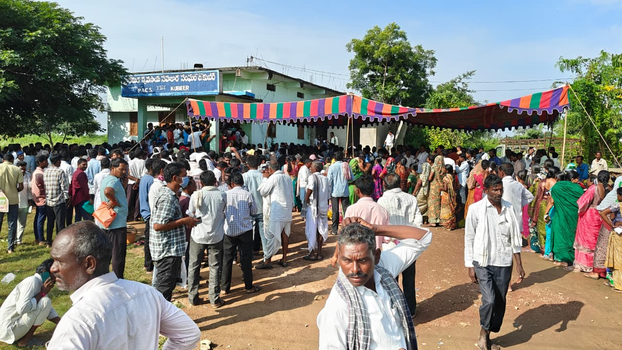 Kubeer | అన్నదాతకు ఇదేమి కష్టం.. సోయా టోకెన్ల కోసం అర్ధరాత్రి నుంచే క్యూలైన్లో రైతులు