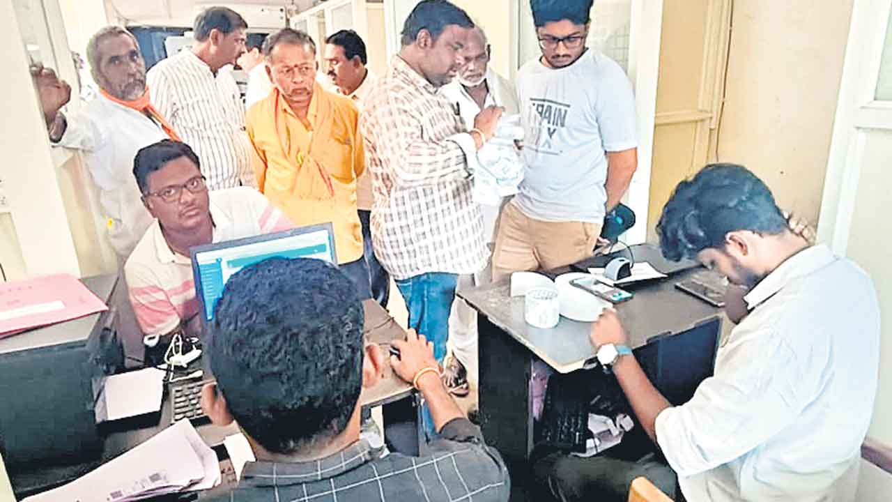 సోయా రైతులకు తిప్పలు